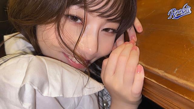 性欲溢れたコンビニバイト彼女は客がいるのにバイトテロ密会＆時短エロ奉仕でザーメンぶっこ抜き！！仕事終わりも変態オマ●コフル稼働でハメまくる24時間ド発情営業。 秋元さちか サンプル画像 7