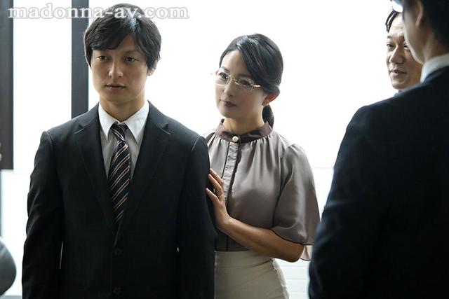 社長夫人、新卒社員を連れ回す私欲の中出し出張旅行 一色桃子 サンプル画像 1