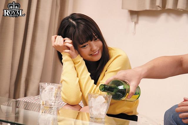 終電逃して家に来たバイトの後輩。宅飲みのはずが朝までセックスする最高の展開にその後まさかの…「彼氏と別れるからもう一度挿れて」 天沢ゆきね サンプル画像 3