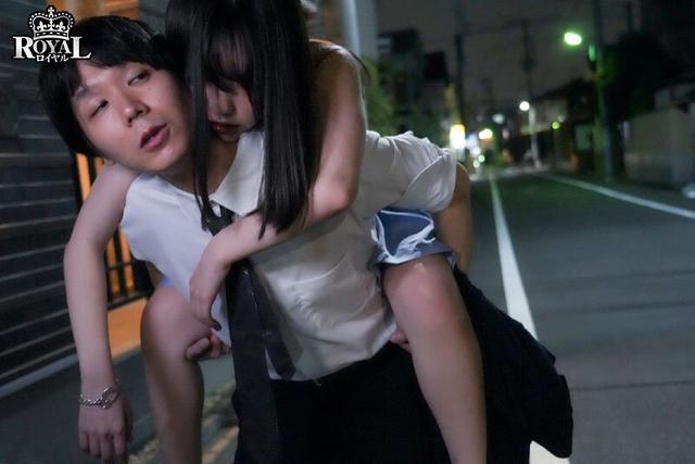 「私のことエッチな目で見てくれたの？」見違えるほど可愛くなった幼馴染の、無自覚なゼロ距離誘惑。 白桃はな サンプル画像 9
