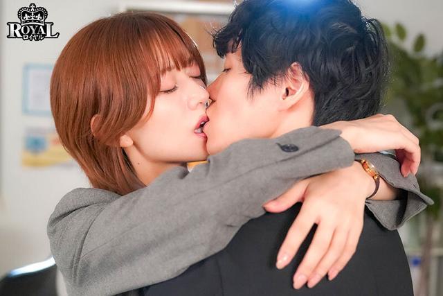 朝起きたら部屋に下着姿の同期女子社員！ いつも生意気で悪態ばかりついてくるのに、甘えてきたので… 希島あいり サンプル画像 17