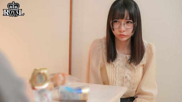 王様ゲームで急接近した隠れ淫乱な地味巨乳と、一泊二日のラブラブ中出しセックス。 雛乃ゆな サンプル画像 2