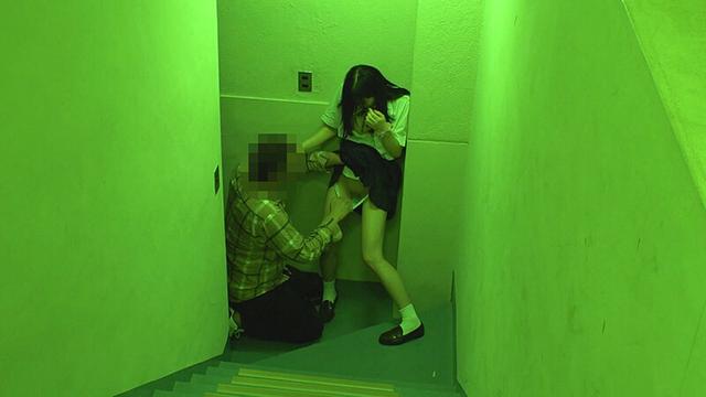 【流出映像】変態カップル 公然SEX盗撮 230分 人目を盗んで交尾するカップル、変態露出、キス、フェラ、絶頂…これがアマチュアカップルの隠れSEXのリアル サンプル画像 11