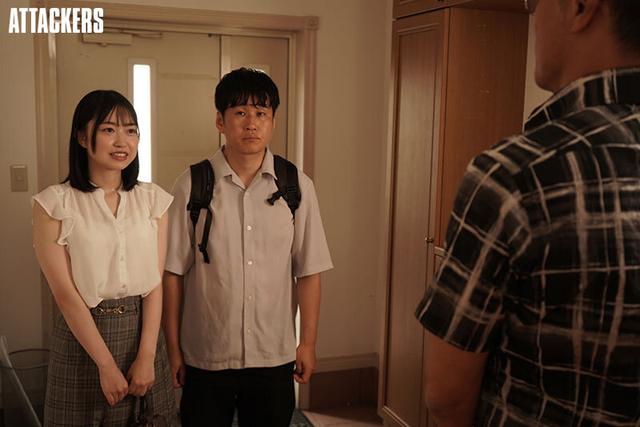 初めて出来た彼女を親父に紹介したら、種付けセックスで寝取られた。 小栗みゆ サンプル画像 1