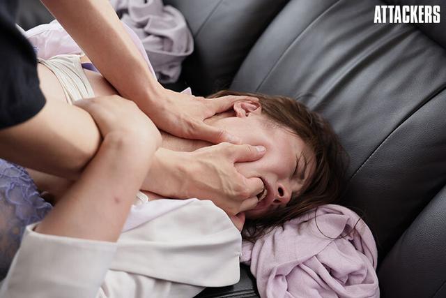 娘の前で雌犬のように激しく突かれて 橘内ひなた 有加里ののか サンプル画像 1