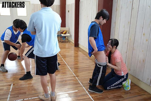 夏の合宿期間中、絶倫生徒の性処理係をさせられた白峰先生 白峰ミウ サンプル画像 9