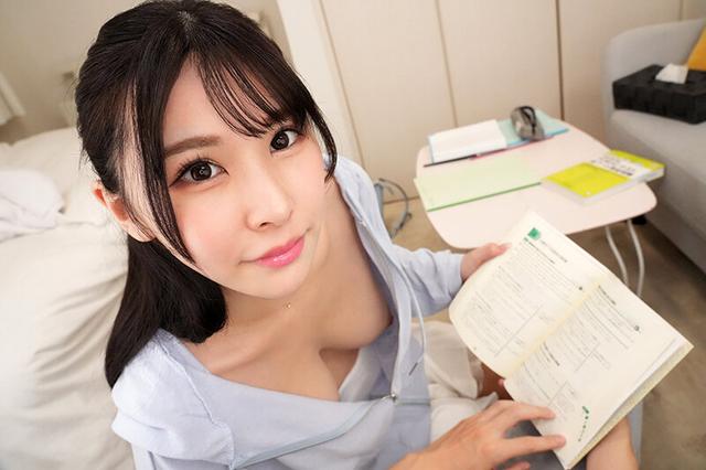【VR】僕が童貞と知ってからナマ乳見せつけで誘惑してくる家庭教師 押し付けられる豊満なおっぱいのせいで勉強に集中できません… 双葉れぇな サンプル画像 3