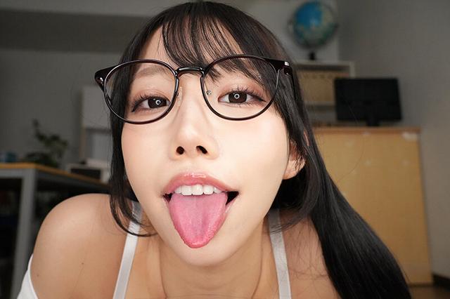 【VR】むっつり文学部女子の淫語研究。純文学の卑猥な文章を教授とたどり、秘めたエロスを覚醒させる淫らな囁き。 尾崎えりか サンプル画像 12