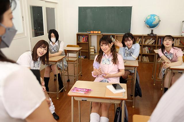 【VR】ココが噂のヤリマン学園～臨時教員として採用された僕に襲いかかる生徒たち～ 絶品連続おしゃぶり誘惑テスト さつき芽衣 沙月恵奈 天然美月 渚みつき サンプル画像 8