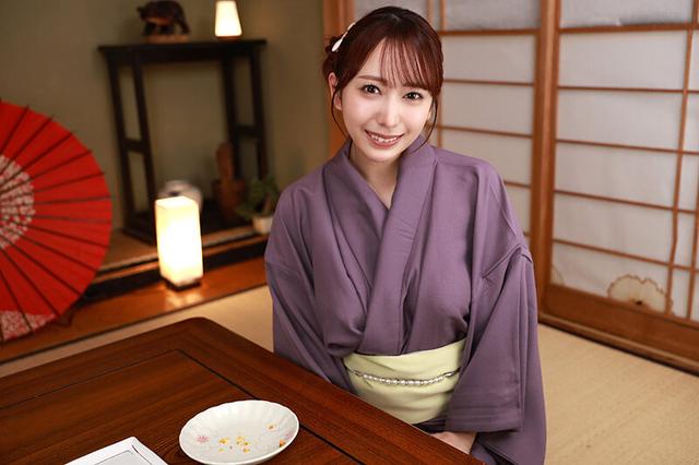 【VR】飲精フェチなごっくん女将の下品な逆夜●い。異常におトクな男性1人旅プランは、インポな旦那の代わりに男性客のチ〇ポを貪るための淫靡な罠でした。 弥生みづき サンプル画像 3
