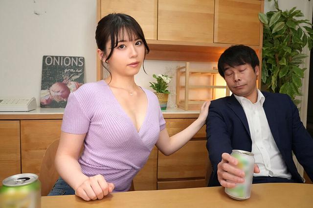 【VR】上司の奥さんに言い寄られ…イジメ抜かれた夜。声が出そうになっても淫らに動く美尻の杭打ち騎乗位の前に、だらしなく射精させられるしかなかった… サンプル画像 2