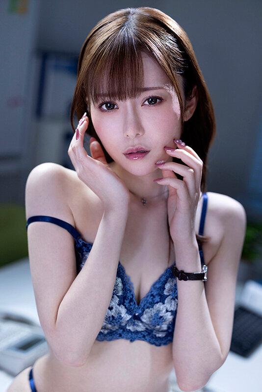 【VR】性欲異常の元カノとぶっかけ交尾 相性バツグンの僕のチ〇ポが忘れられず、残業が被るとオフィスでSEXをせがんでくる彼女に…僕は精子をぶちまけ続けた 秋元さちか サンプル画像 17