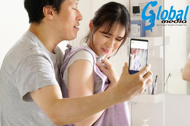 セクハラ再現ドキュメント ハメ撮りされた家事代行ヘルパー ムチ尻ピタパン姿の四十路・五十路家政婦たちがカメラの前で淫らに乱れる瞬間！！ 隠しカメラで盗撮されたエロ過ぎ淫猥映像！！ 豊永映美・西園寺美緒・姫川礼子・高園ゆり子 サンプル画像 4