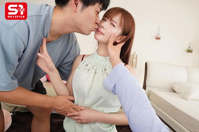 【VR】嫌がるmiru（彼女）を口説いて3Pしたら他人棒で嫉妬するほど宙に浮いて仰け反りオーガズム 悔しい…胸糞悪い…miruを奪われたくない！劣等感を愛でカバーする起死回生いちゃラブSEX サンプル画像 4