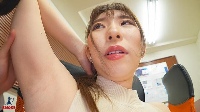 【ぶっかけセクハラ】 無自覚パッツンおっぱい誘惑で若手ち○ぽをギンギン勃起させてしまい何度もパイ射される巨乳人妻女上司 宝田もなみ サンプル画像 11