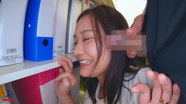 【喉ま○こセクハラ】 苦手な上司のギン勃ち巨根ち○ぽで何度も拡張イラマチオ射精されるデカ尻部下OL 雪奈真冬 サンプル画像 13