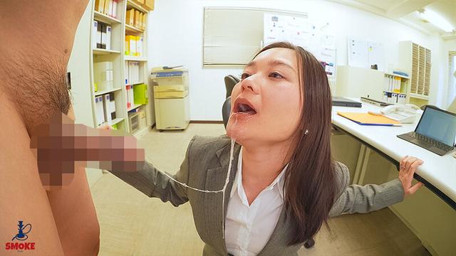 【喉ま○こセクハラ】 苦手な上司のギン勃ち巨根ち○ぽで何度も拡張イラマチオ射精されるデカ尻部下OL 雪奈真冬 サンプル画像 3