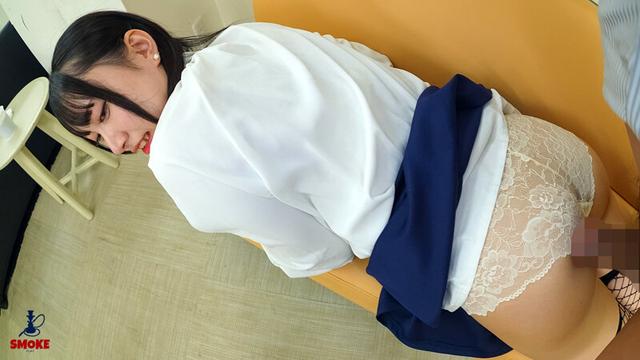 【ごっくんセクハラ】 残業中、2人きりの社内でムラムラ部長の中年精子を毎日飲まされる押しに弱いスレンダー新人部下OL ゆめ莉りか サンプル画像 12