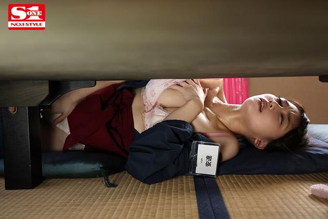 田舎旅館で働いたら客が来なすぎて…バイトの激チョロ巨乳と暇つぶしエッチ 安達夕莉 サンプル画像 2