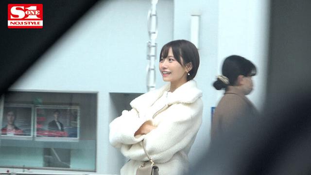 「えっ！ここでヤルの？」 マルチに活躍する本郷愛のプライベートに完全密着して隙あらばいきなり即ズボッ！前代未聞ドッキリAV大作戦 サンプル画像 1