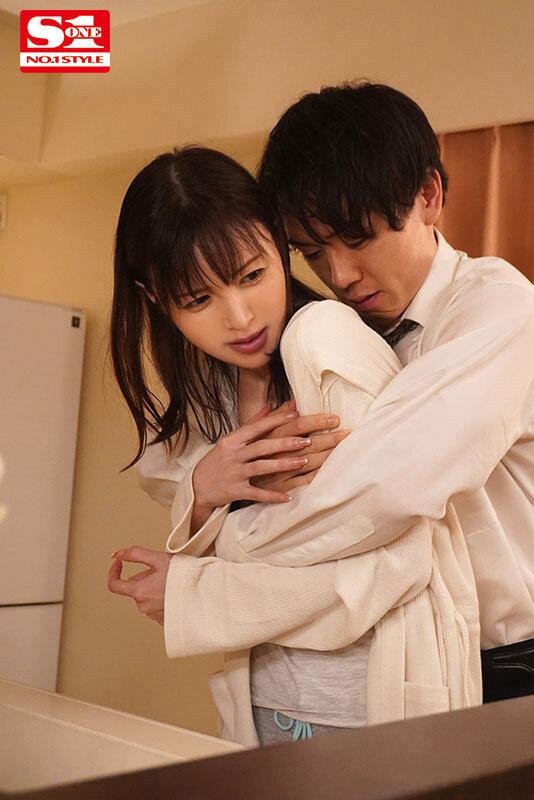 終電逃して上司宅に宿泊中、上司の奥さんの巨乳とクビレがめちゃくちゃエロくて…理性では抑えきれず挿入してしまった。 仁藤さや香 サンプル画像 2