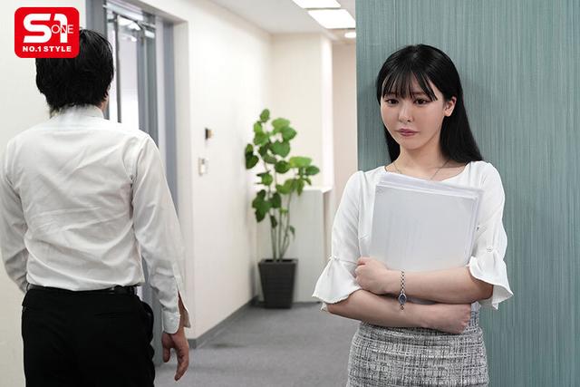 二回り年下の清楚かわいい部下は既婚者の私を狂わせる魔性のおじさんキラーで更に性欲モリモリだったんです。 黒島玲衣 サンプル画像 1