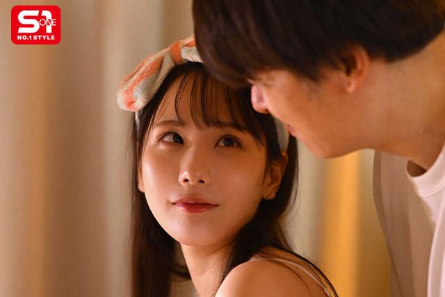 「先輩、一緒に終電逃して私の家泊まりましょ？」会社の巨乳後輩の誘いに乗ったらあざと可愛いすっぴんとモチモチの無防備おっぱいに僕は理性が吹っ飛び… 村上悠華 サンプル画像 10