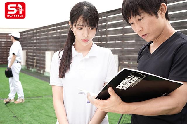 野球部員と美少女マネージャーがゲリラ豪雨で帰れず部室で二人きり… 濡れ透けたカラダに勃起した思春期ペニスを優しく何発も射精ケアする。 浅野こころ サンプル画像 2