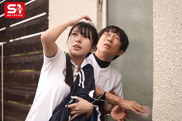 野球部員と美少女マネージャーがゲリラ豪雨で帰れず部室で二人きり… 濡れ透けたカラダに勃起した思春期ペニスを優しく何発も射精ケアする。 浅野こころ サンプル画像 3