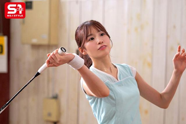 「先生のラケットが欲しいの」 バドミントン部のこんな可愛い教え子にこんなエロい求愛されたら…いくら教師の私でも手を出してしまう 未歩なな サンプル画像 1