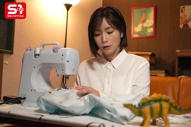 シンママは子供が寝た後のパパ活で媚薬使って現実逃避エクスタシー 奥田咲 サンプル画像 1