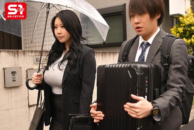 面倒見が良く優しいKカップの女上司とまさかの相部屋 AM0:00 酔った先輩は童貞の僕でも押せばヤレそうです みなみ羽琉 サンプル画像 1