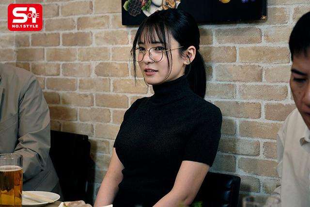 大人しい新入女子社員を一泊出張に同行させ相部屋に連れ込むと…まさかのド淫乱メスに変身して精液透明になるまで絞りヌカれた… 乃坂ひより サンプル画像 2