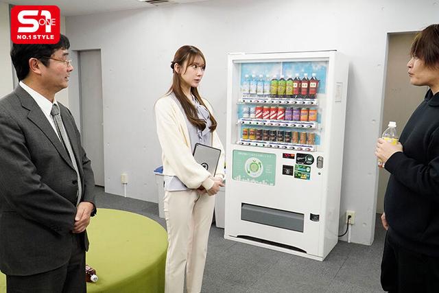 新人スポーツキャスターは局から人気スポーツ選手にあてがわれても断れず…力まかせのネジ込みピストンで死ぬほどイカされる。 楓ふうあ サンプル画像 2