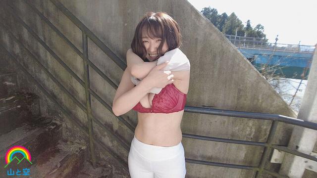 思わず引っ叩きたくなるデカ尻ドMちゃん「もっと辱められたい…」淫尻露出しながらハニカミ笑顔でチ○ポ挑発し、悦りトロ顔で羞恥悶絶ループ…。 サンプル画像 9