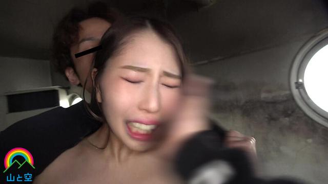 『恨むなら自分の巨乳を恨めよw』ビジネス街で見かけた巨乳OLを拉致 抵抗したら泣きじゃくるまで連発ビンタでわからせる！半グレ集団輪● 椎菜える サンプル画像 4