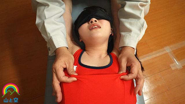 敏感な乳首をこねくり回され我慢できず大量失禁…鬼イラマ輪●され意識朦朧白目トランス絶頂してしまうJ系 菜月ひかる サンプル画像 13