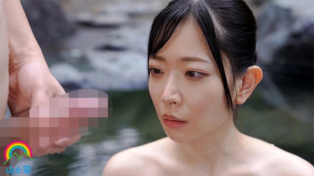 NTR 結婚記念日に訪れた地元の温泉宿で妻が元ヤリサー仲間のチャラ男たちに見つかり夜通し絶倫3P…なんとか耐えていた私の妻が巨根堕ちするという一部始終です 天宮かすみ サンプル画像 3