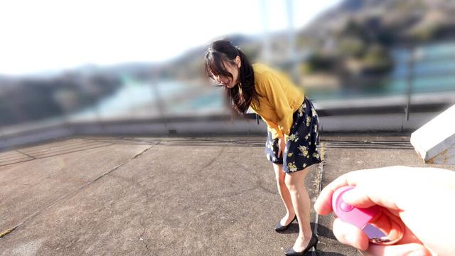 奥様プレバトリモバイ 刺激が欲しい人妻が赤面イキ連発 まんねりに悩む五芭さんをベロチューと猥褻リモバイで連れ回し悶絶失禁させたところ… 五芭 サンプル画像 10