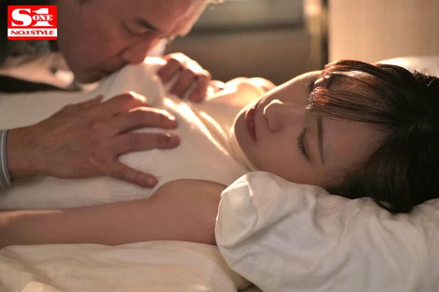 出張先で逆らう事のできない絶倫上司とまさかの相部屋に… 朝まで続く不倫セックスに不覚にも明け暮れた新人気象予報士 白坂みあん サンプル画像 3