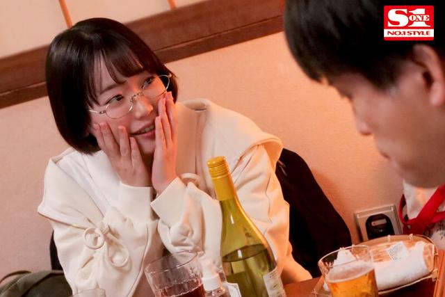 地味な大学サークルの先輩が酔うと…僕の耳も口も乳首も股間も舐めたがりの 全身リップ痴女になるからギャップ萌え勃起！そのまま何度もヤられちゃう！ 架乃ゆら サンプル画像 1