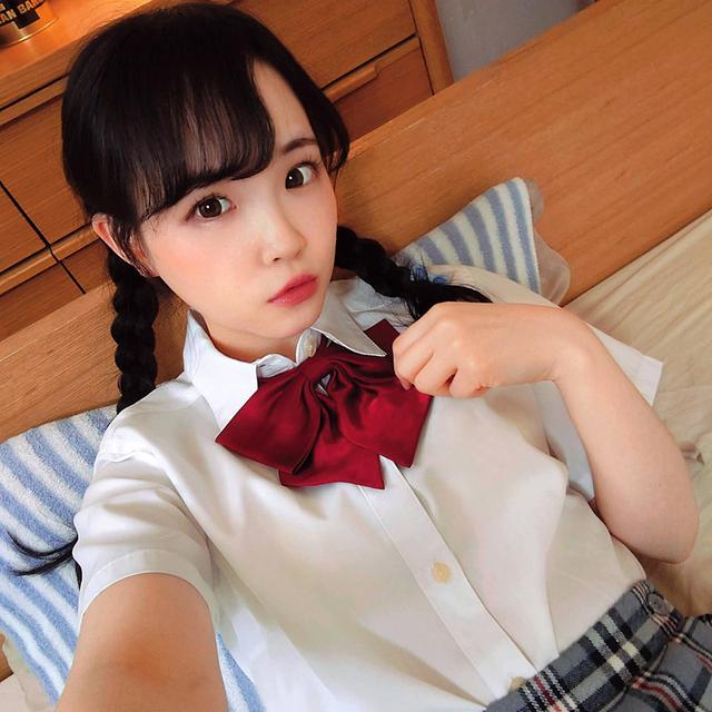 部屋投稿 お家に誰も居ない隙にこっそりパイパンJ●自画撮りオナニー サンプル画像 17