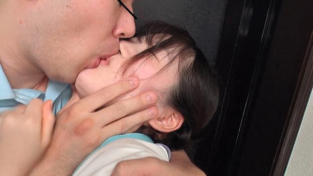 偶然声を掛けた女の子が可愛くて…尾行わいせつ・拉致強●精飲・監●おもらし三つ編みパイパン少●ようちゃん148cm 水本葉 サンプル画像 3