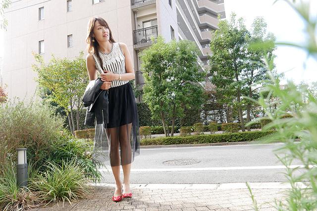 「立ちんぼ妻」 B級熟女 かすみ40歳 サンプル画像 1