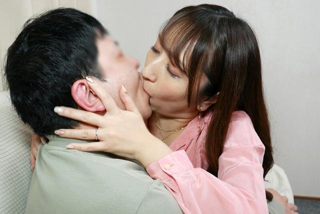 「立ちんぼ妻」 B級熟女 まなみ34歳 サンプル画像 4