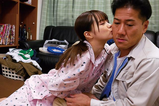 家出少女のエッチな恩返し「オジサンありがとう！泊めてくれたお礼にいいことしてあげる」 サンプル画像 3