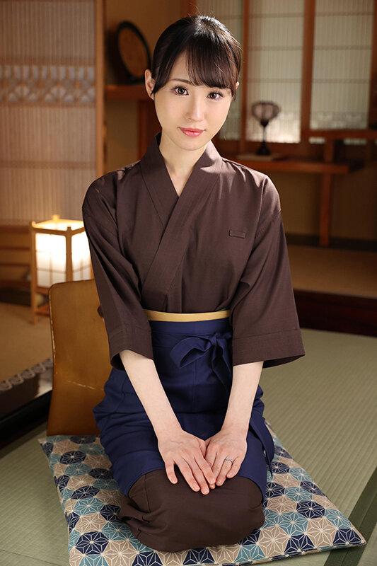 【VR】【8K VR】温泉旅行先の旅館で結婚を控える仲居の弱みを握り無理やり奉仕させ何度も中出しした1泊2日！ 上田紗奈 サンプル画像 2