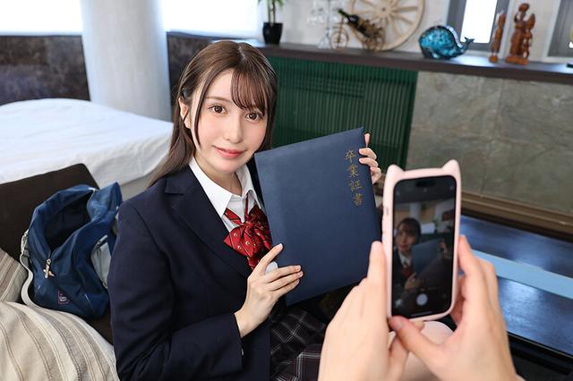 【VR】【8K VR】僕の彼女は教え子クォーター美少女 卒業するまで身体の関係を持たない約束の彼女と卒業式の後に… 水色ノア サンプル画像 3