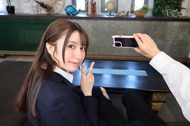 【VR】【8K VR】僕の彼女は教え子クォーター美少女 卒業するまで身体の関係を持たない約束の彼女と卒業式の後に… 水色ノア サンプル画像 4