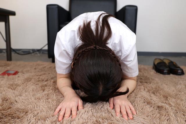 【VR】【8K VR】スーパーの万引き学生を捕まえる。学生証を見たら、お嬢様学校に通う秀才。事務所に呼んで、嘘ばっかつく口と、純白おま○こをお仕置き調教SEX 結夏 サンプル画像 3